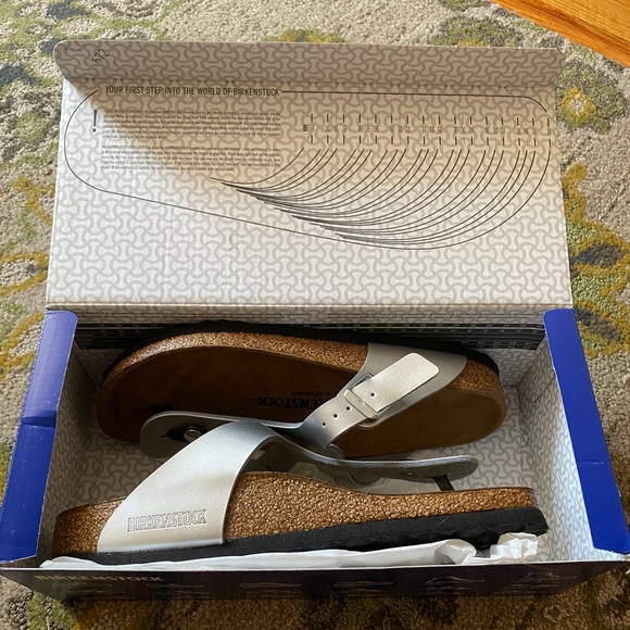 BIRKENSTOCK Gizeh Birko-Flor Silver Women’s Size EU(39) US(8/8.5) NIB - Picture 2 of 8